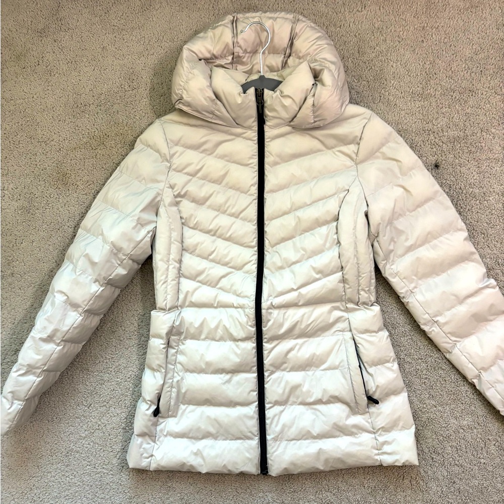 White winter coat (SIZE SMALL)